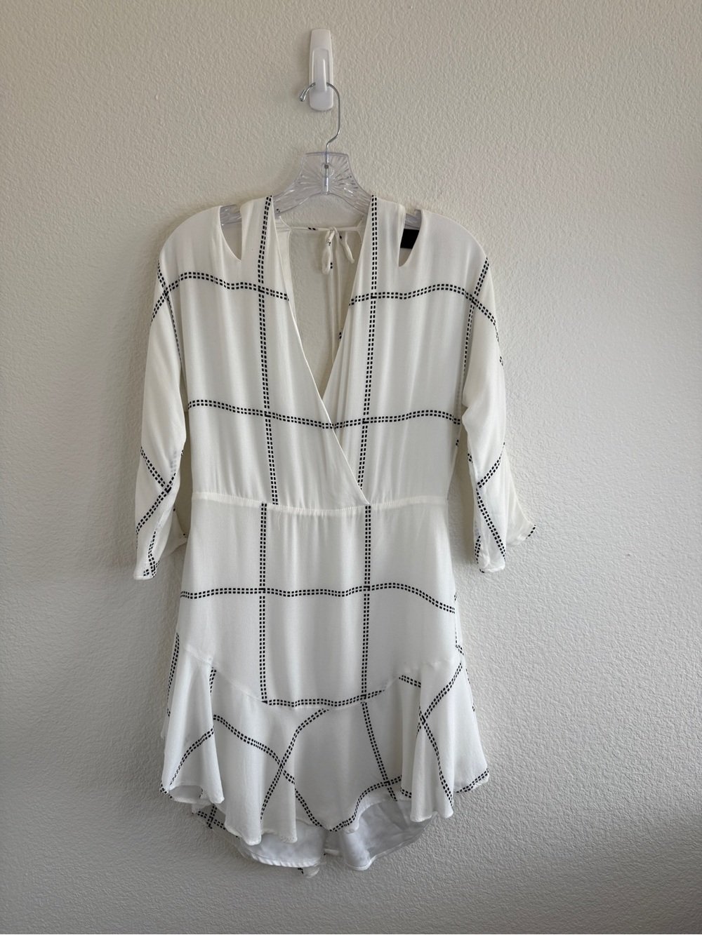 Line & Dot White & Black V Neck Keyhole Cut Out Open Back Ruffle Hem Dress